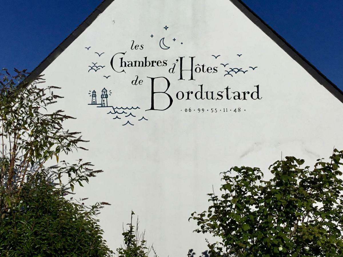 Les Chambres D'Hotes De Bordustard Le Palais Exterior foto
